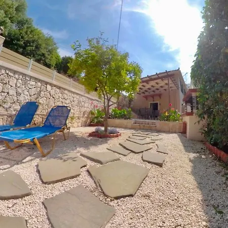 بيت للعطل Ainos Retreat