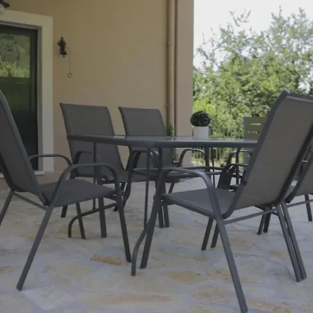 Ainos Retreat بيت للعطل *